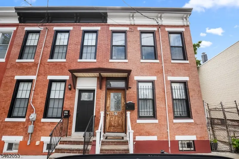 37 Emmet St, Newark, NJ 07114 - #1