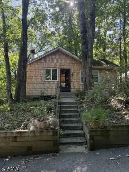 21 Gorge Dr, Haskell, NJ 07420 - #1