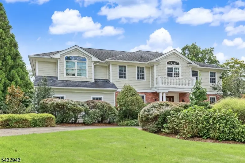 359 Lakeview Dr, Wyckoff, NJ 07481 - #1