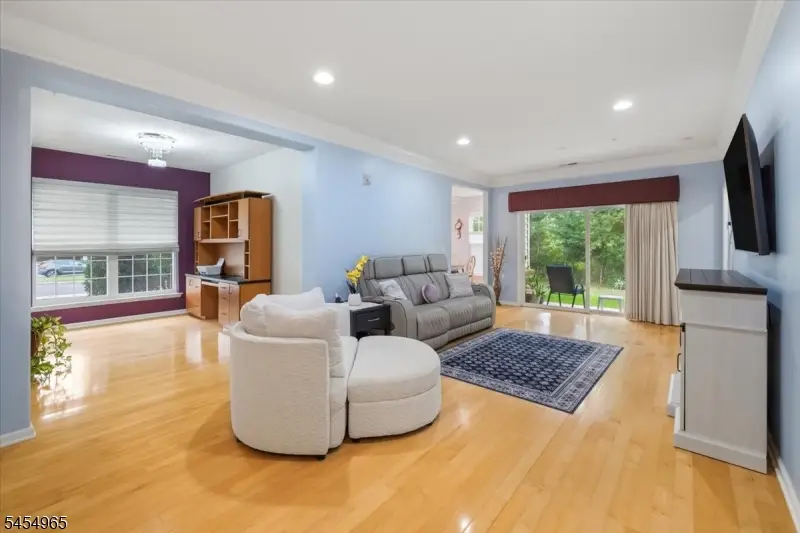2101 Neville Ct, Franklin, NJ 08873 - #2