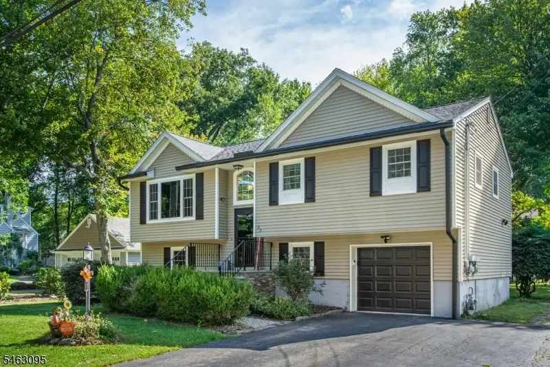 33 Lakeside Ave, Bloomingdale, NJ 07403 - #1