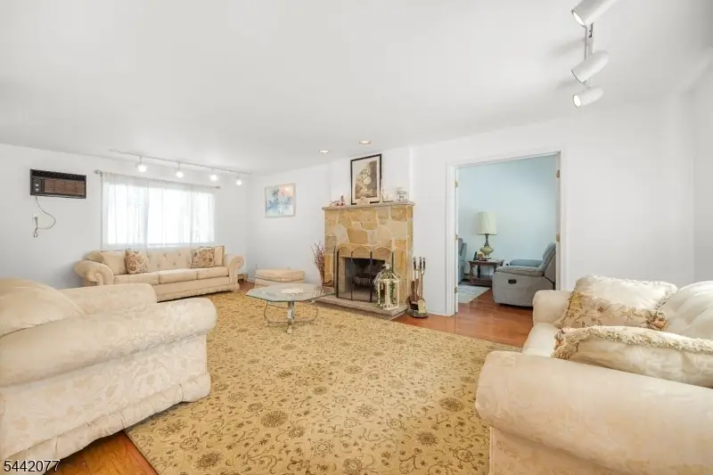 15 E Pierrepont Ave, Rutherford, NJ 07070 - #2