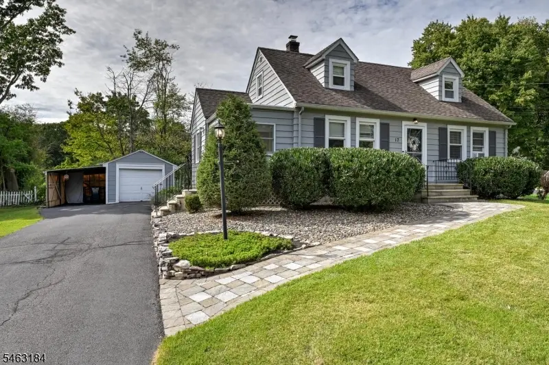 17 Charlotte Dr, Bradley Gardens, NJ 08807 - #2