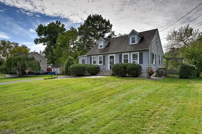 17 Charlotte Dr, Bradley Gardens, NJ 08807 - #3