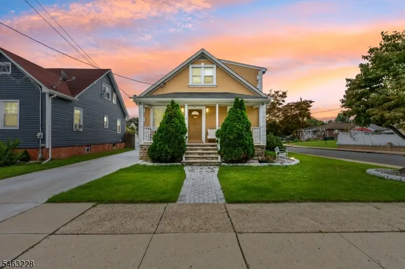 18 W Grochowiak St, South River, NJ 08882 - #1