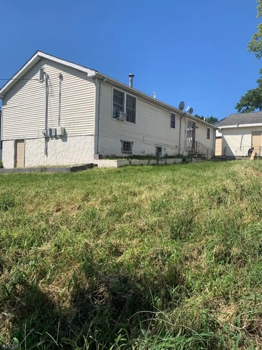 313 Stuyvesant Ave, Newark, NJ 07106 - #3