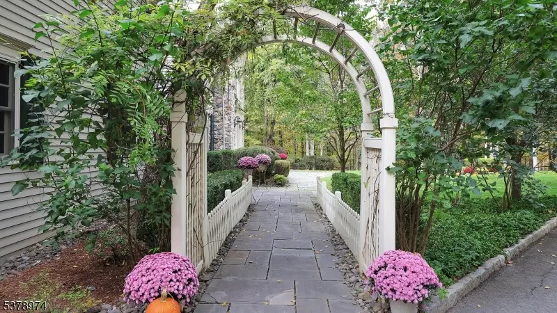 23 Charlotte Hill Dr, Bernardsville, NJ 07924 - #3