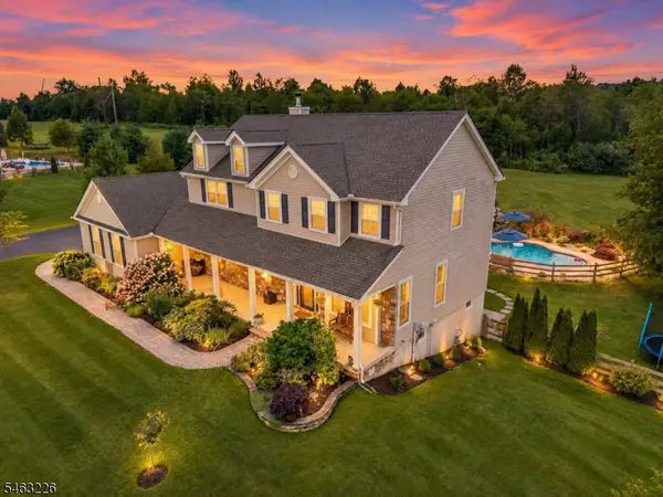 10 Highlands Way, Lopatcong Twp., NJ 08865
