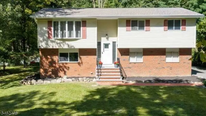 36 S Cherry Rd, Lake Hopatcong, NJ 07849 - #1