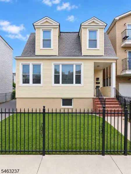 146 Leslie St, Newark City, NJ 07112