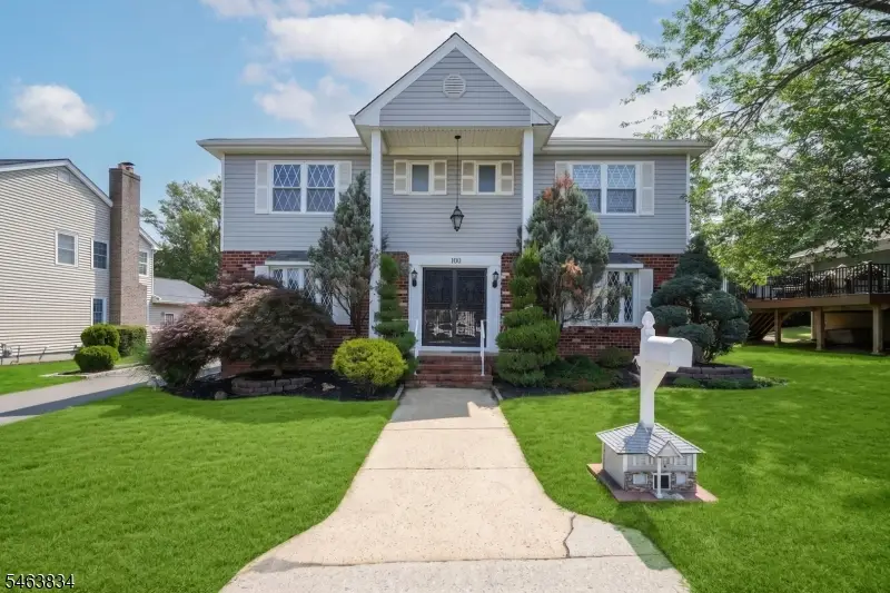 100 Howell Ave, Woodbridge, NJ 08863 - #2