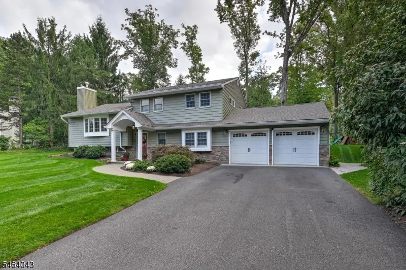 44 Northview Dr, Morris Plains, NJ 07950 - #2