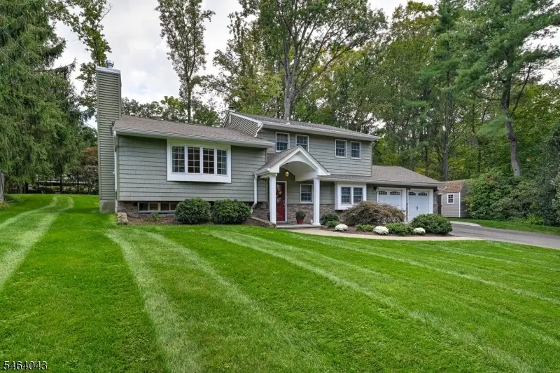 44 Northview Dr, Morris Plains, NJ 07950 - #3