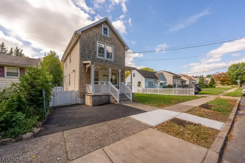 704 W Lake Ave, Rahway, NJ 07065 - #1