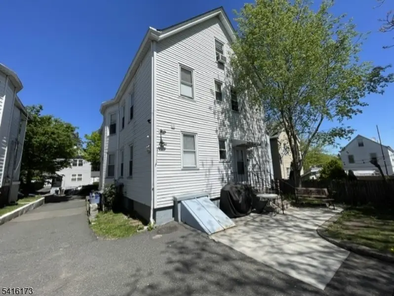 15 Caroline Ave, Clifton, NJ 07011 - #3