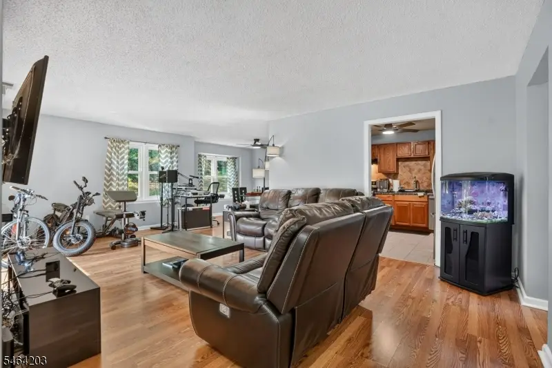 51 Woodmere Dr, Parlin, NJ 08859 - #3