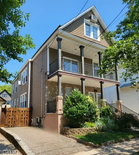 99 W 37th St, Bayonne City, NJ 07002