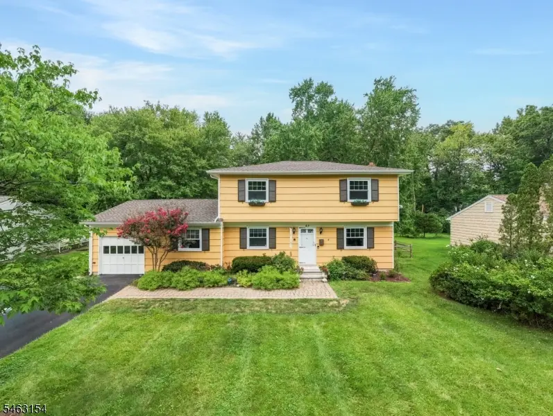 43 Chaucer Dr, Berkeley Heights, NJ 07922 - #1