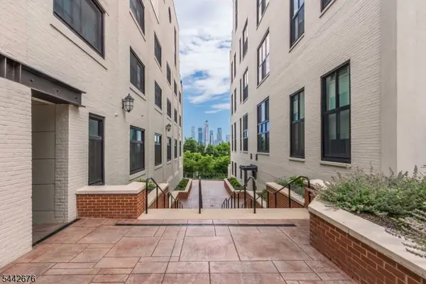 518-536 Gregory Ave A203, Weehawken Twp., NJ 07086