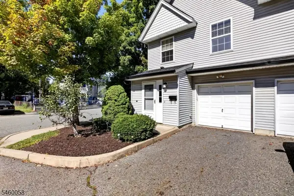 4 Star Lake Rd #E, Bloomingdale Boro, NJ 07403