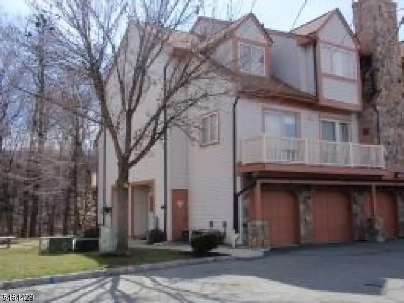 161 Woods Edge Dr #161, Succasunna, NJ 07876 - #1