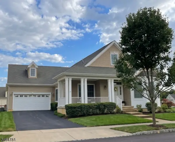 31 Falcon Way, Washington Twp., NJ 07882