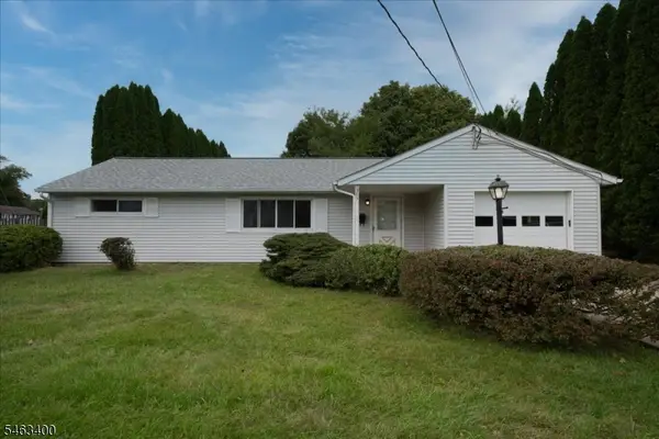 303 Carol Dr, Hackettstown Town, NJ 07840