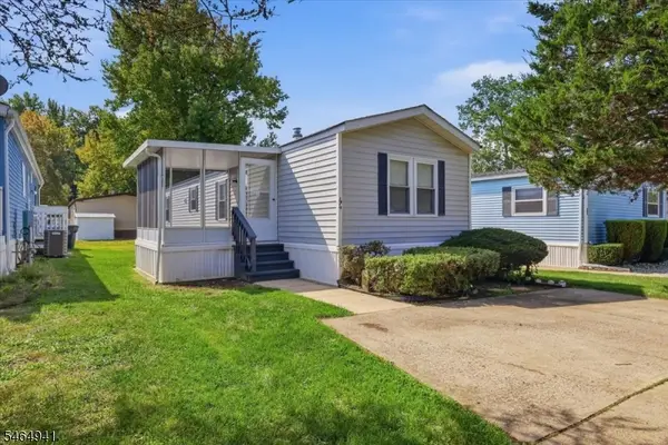 44 Longfellow, North Brunswick Twp., NJ 08902