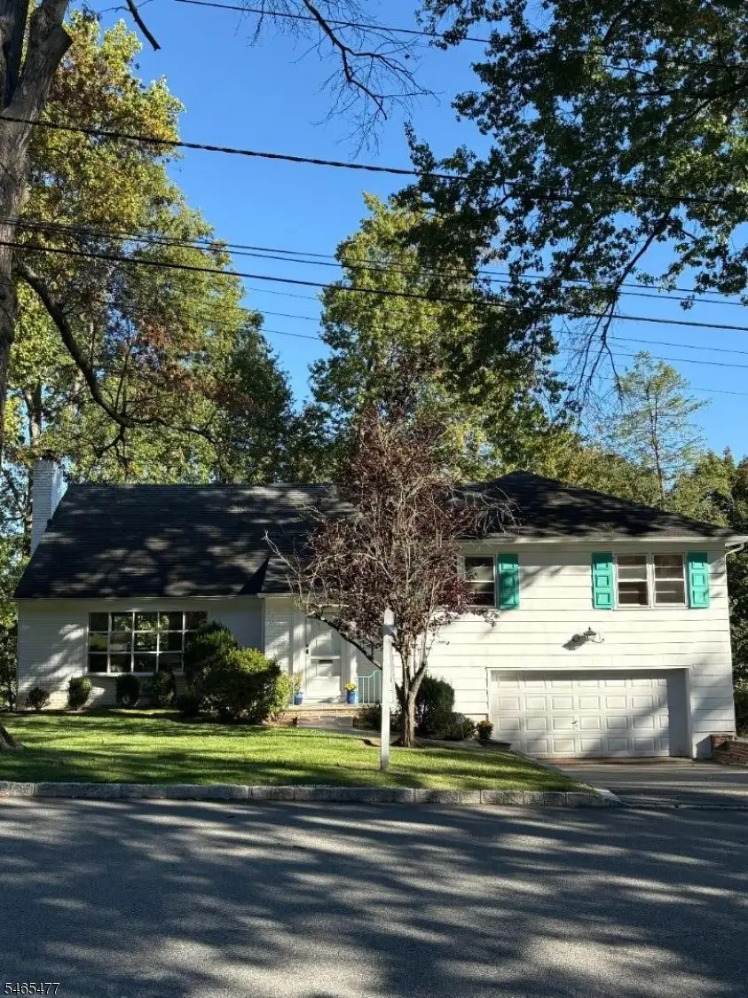 6 Stanford Ct., Pleasantdale, NJ 07052 - #2