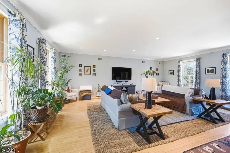 173 Point Breeze Dr, Upper Greenwood Lake, NJ 07480 - #3