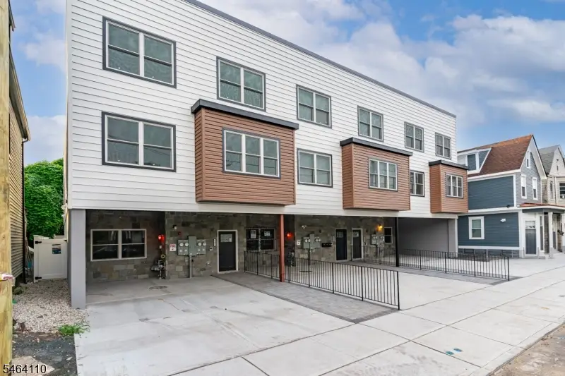 643 S 10th St, Newark, NJ 07108 - #1