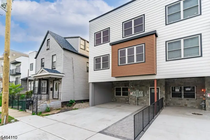 643 S 10th St, Newark, NJ 07108 - #3