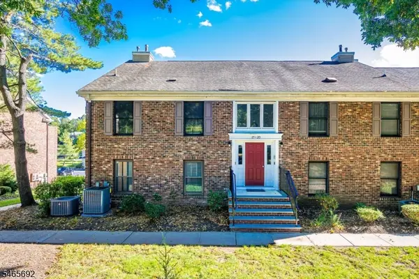 17 Sunrise Dr, Long Hill Twp., NJ 07933