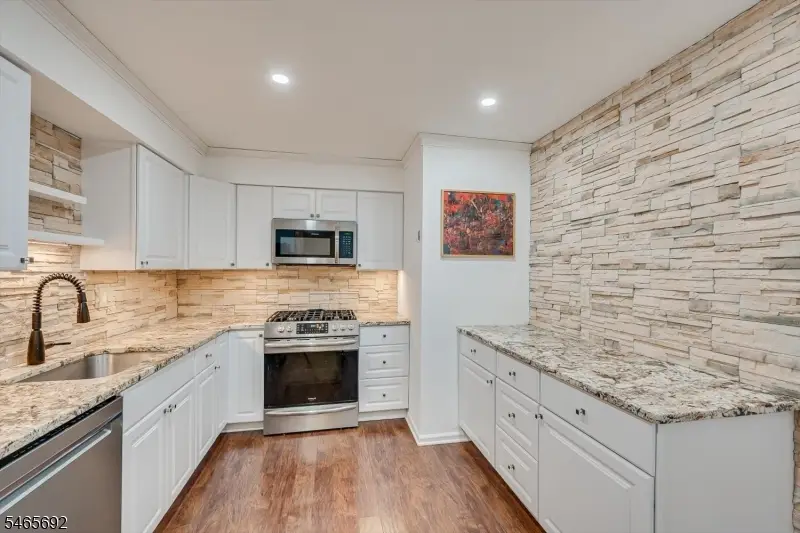 17 Sunrise Dr, Long Hill, NJ 07933 - #3
