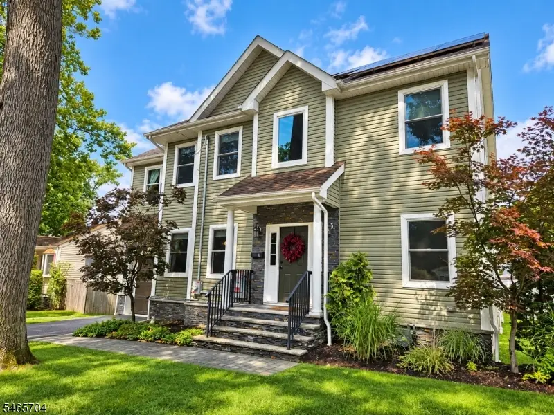 11 Tulip Ct, Kenilworth, NJ 07033 - #1