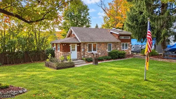 42 Magnolia Rd, West Milford Twp., NJ 07421