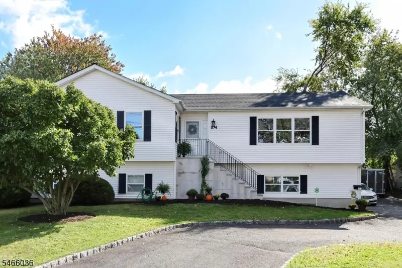 104 Bradford Ave, Singac, NJ 07424 - #1