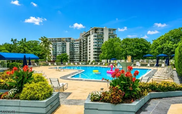 1 Claridge Dr #114, Verona Twp., NJ 07044