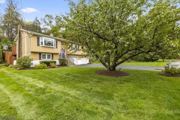 11 Vlietstra Dr, Vernon Twp., NJ 07418