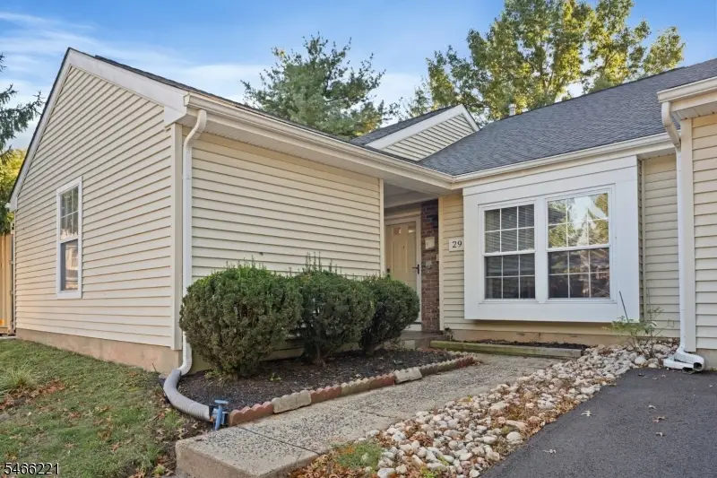 29 Avebury Pl, Somerset, NJ 08873 - #2