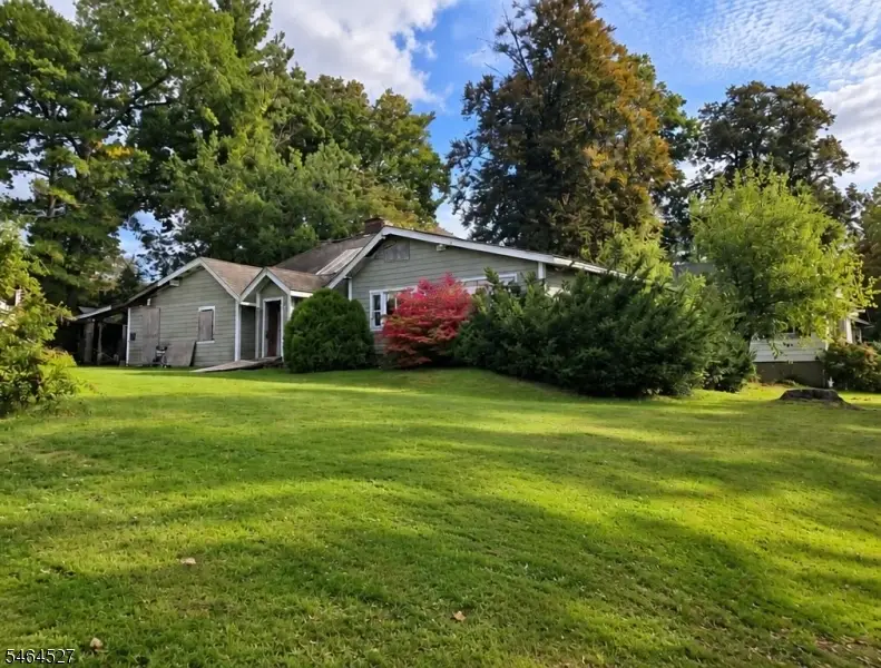 15 Lake Ave, Hewitt, NJ 07421 - #1