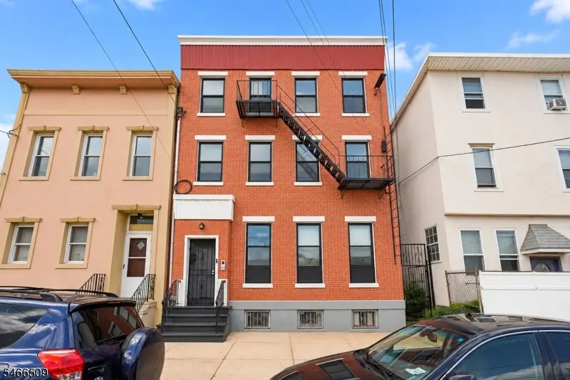 11 Cottage St, Newark, NJ 07102 - #1