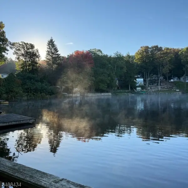 52 Horseshoe Dr, Jefferson Twp., NJ 07438