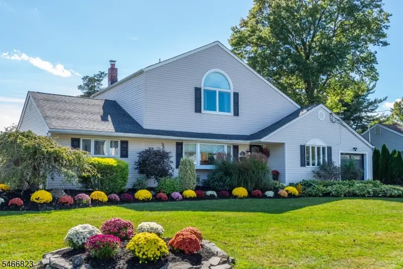 22 Woodland Pl, Pompton Plains, NJ 07444 - #1