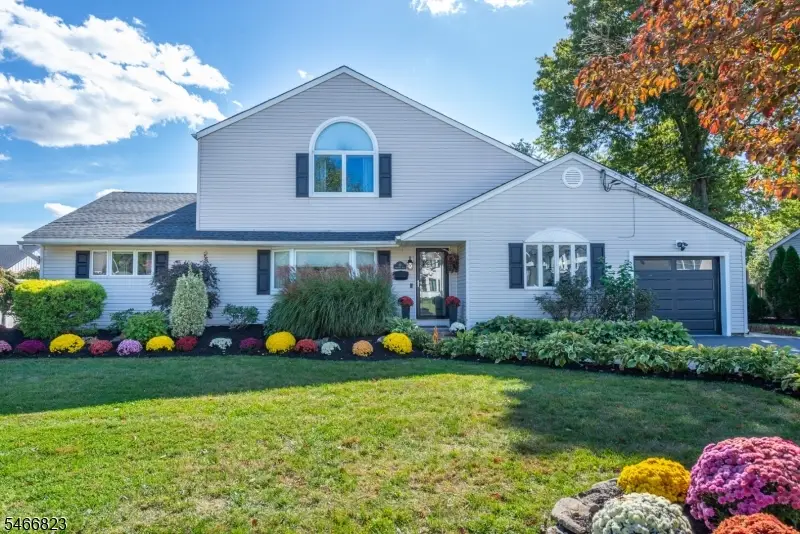 22 Woodland Pl, Pompton Plains, NJ 07444 - #3