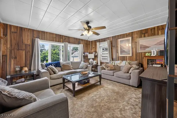 9 Chestnut St, Sussex Boro, NJ 07461