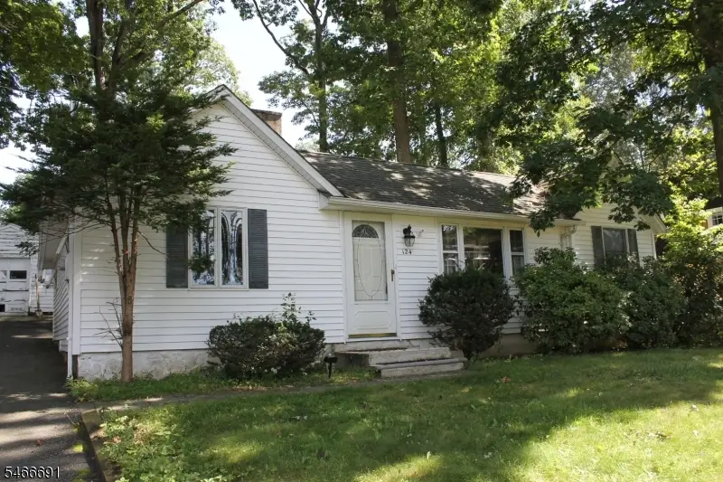 124 New Jersey Ave, Lake Hopatcong, NJ 07849 - #2