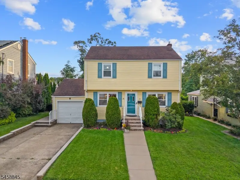 29 Larkspur Ln, Clifton, NJ 07013 - #1
