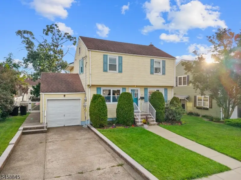 29 Larkspur Ln, Clifton, NJ 07013 - #2