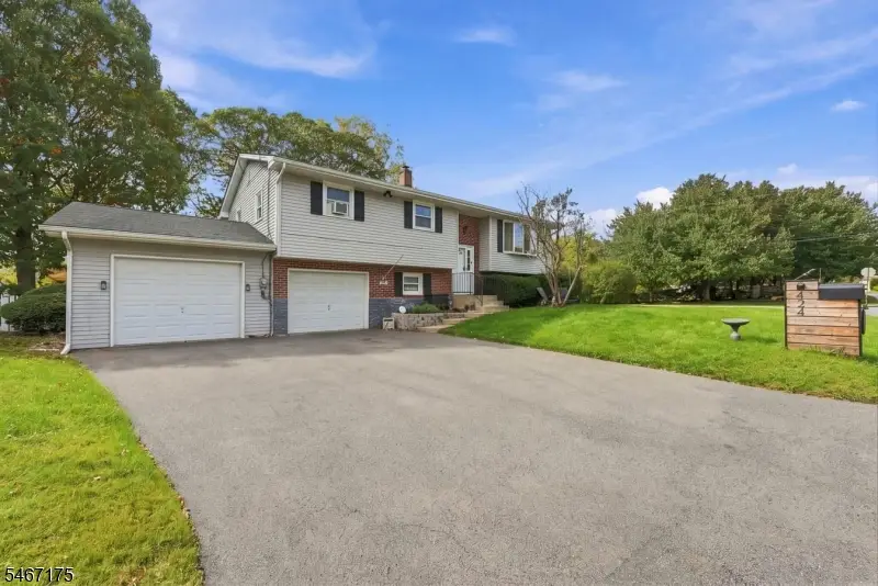 424 S 1st St, Lopatcong, NJ 08865 - #2